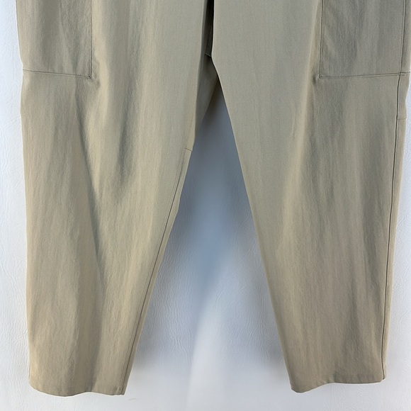 Lululemon Utilitarian Cargo Pants - Picture 4 of 9